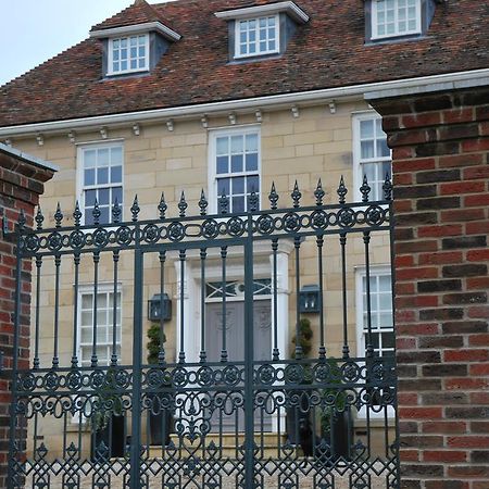 Bed and Breakfast Montpellier House Newport Pagnell Exterior foto