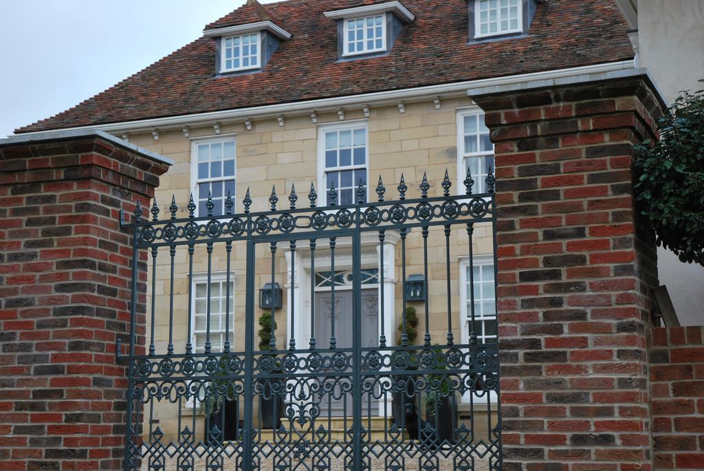 Bed and Breakfast Montpellier House Newport Pagnell Exterior foto