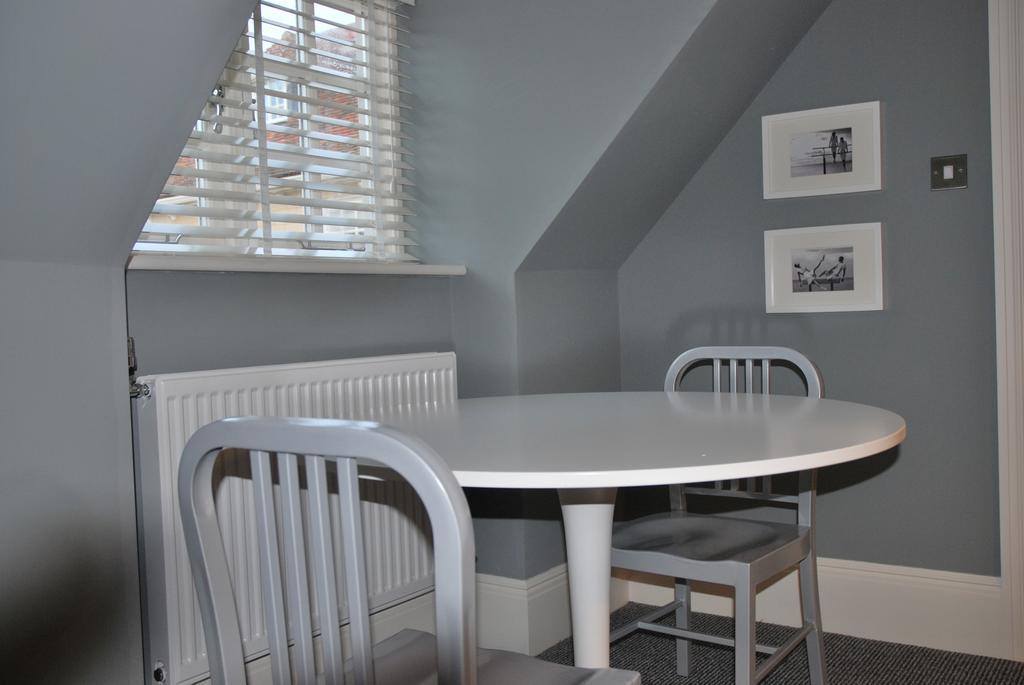 Bed and Breakfast Montpellier House Newport Pagnell Exterior foto