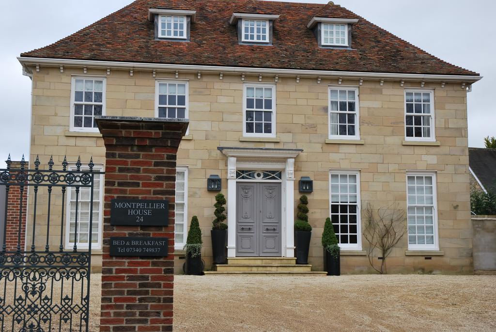 Bed and Breakfast Montpellier House Newport Pagnell Exterior foto